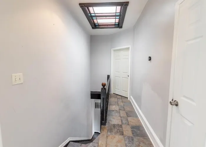 Modern 4 Bedroom Greystone * Chicago