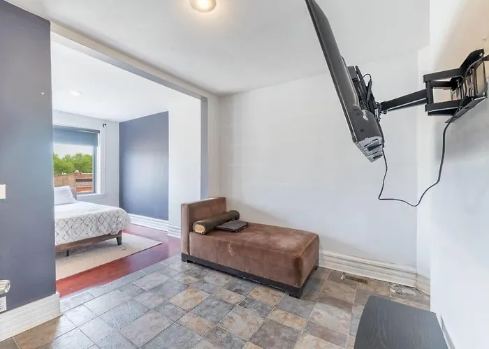 Modern 4 Bedroom Greystone * Chicago