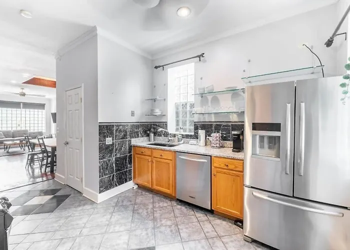 Modern 4 Bedroom Greystone